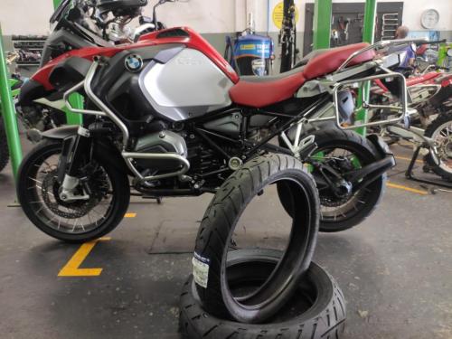 Atendimento Mão na Roda Pneus  Cia.