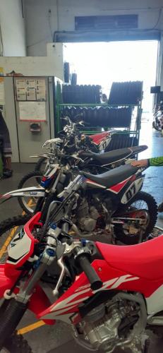 Atendimento Mão na Roda Pneus  Cia.