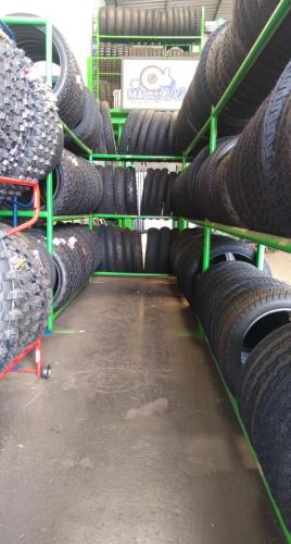 Atendimento Mão na Roda Pneus  Cia.