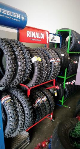 Atendimento Mão na Roda Pneus  Cia.