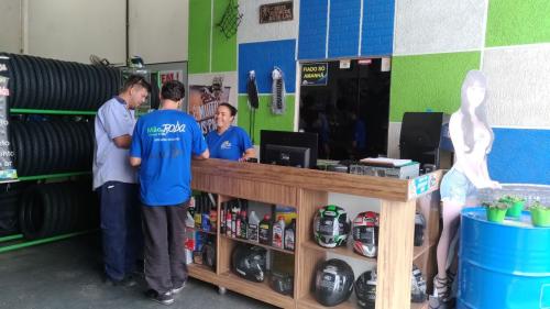 Atendimento Mão na Roda Pneus  Cia.