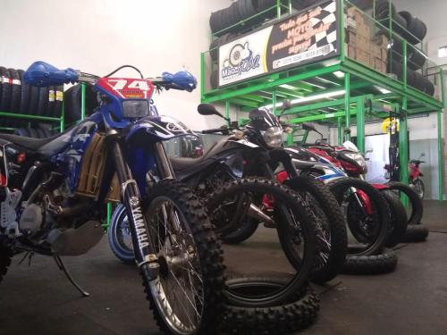 Atendimento Mão na Roda Pneus  Cia.