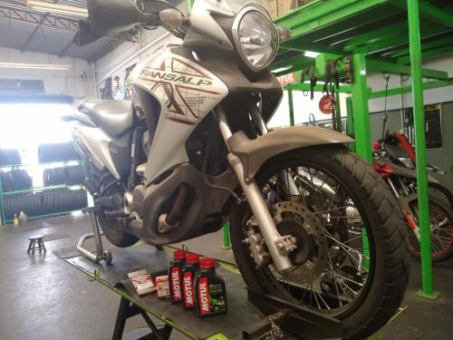 Atendimento Mão na Roda Pneus  Cia.